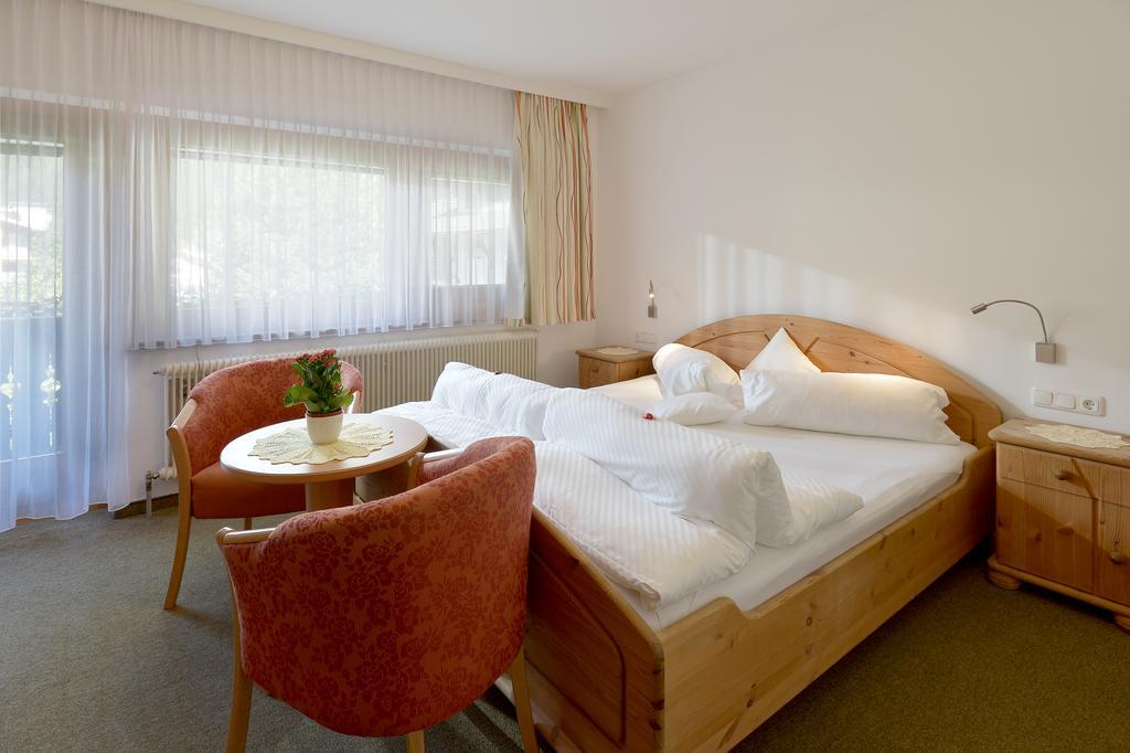 Gaestehaus Ahornblick Mayrhofen Ruang foto