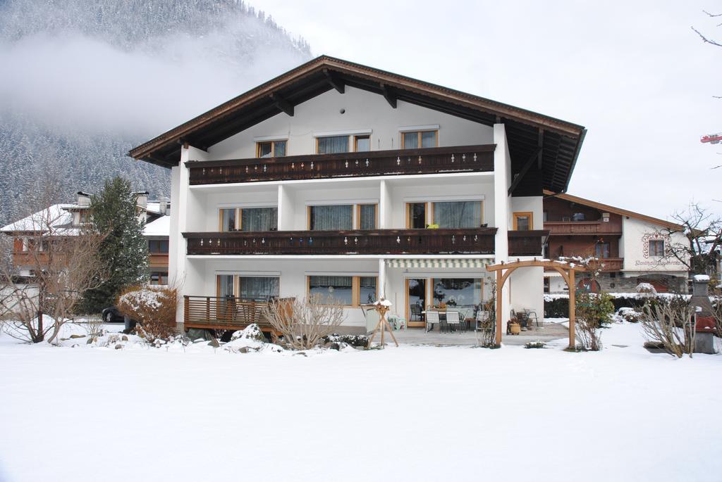 Gaestehaus Ahornblick Mayrhofen Bagian luar foto