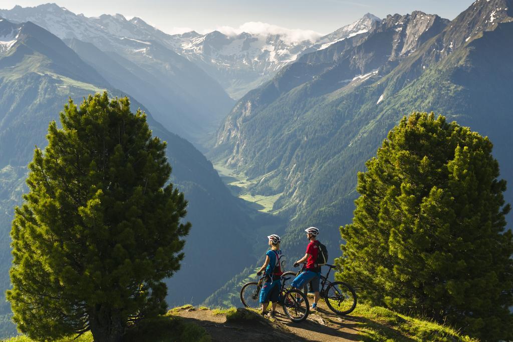Gaestehaus Ahornblick Mayrhofen Bagian luar foto