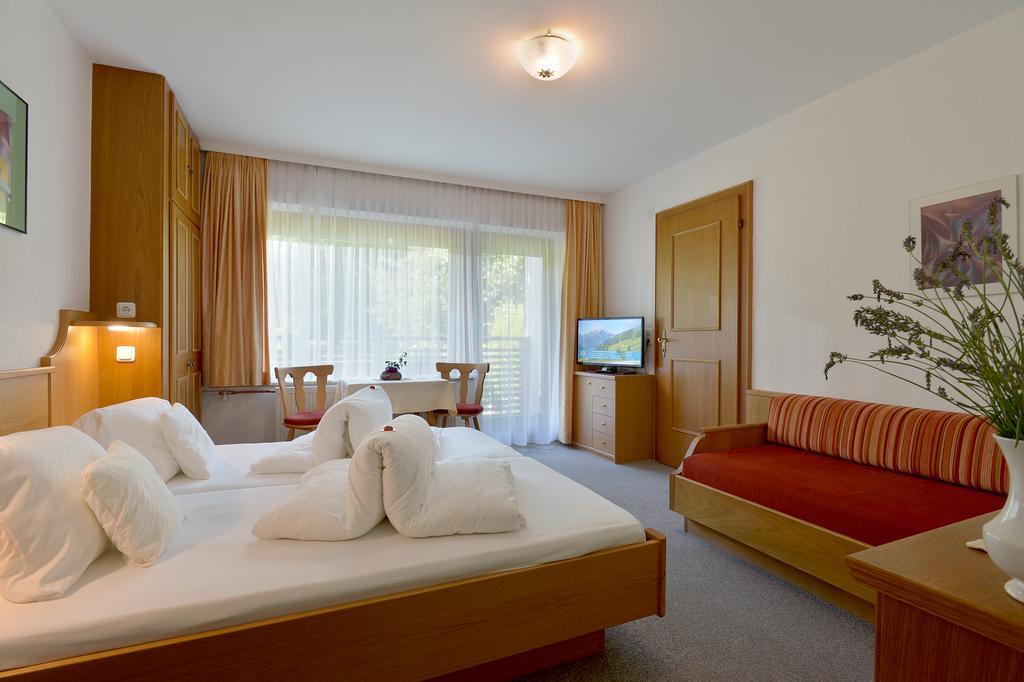 Gaestehaus Ahornblick Mayrhofen Bagian luar foto